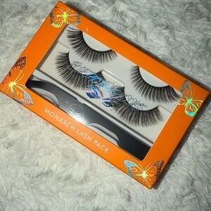 Beautiful doll like Flirtatious Looks
Monarch lash pack NEW
